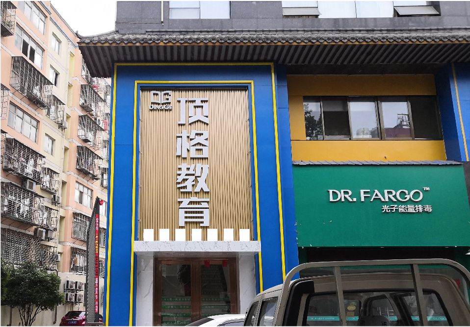 略阳门头设计要符合门店特色。